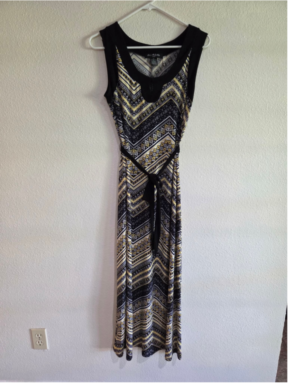 Elie McCarthy Geometric Chevron Print Sleeveless Maxi Dress Black Yellow PS W-27